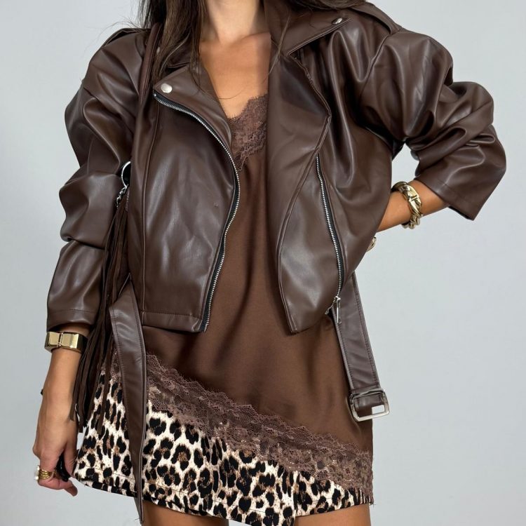 CHAQUETA CORTA POLIPIEL + HEBILLA